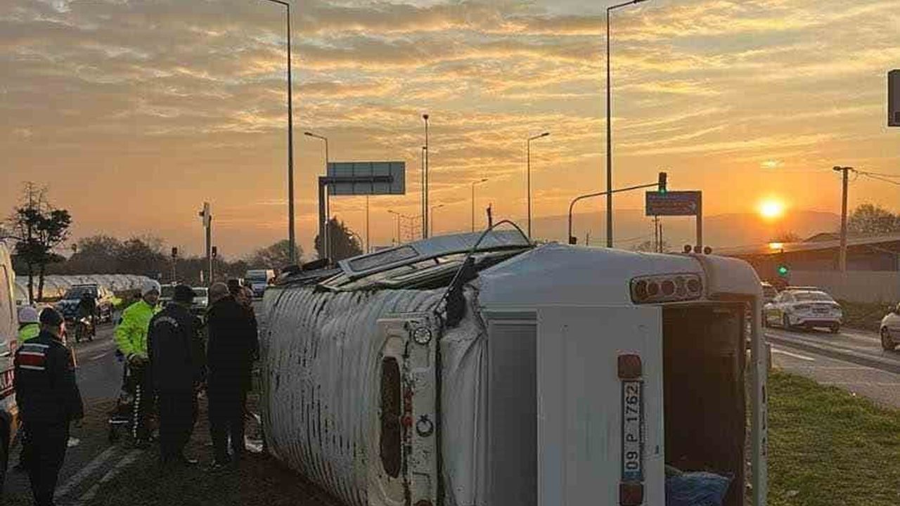 Aydın'da Portakal İşçilerini Taşıyan Minibüs Devrildi: 16 Yaralı