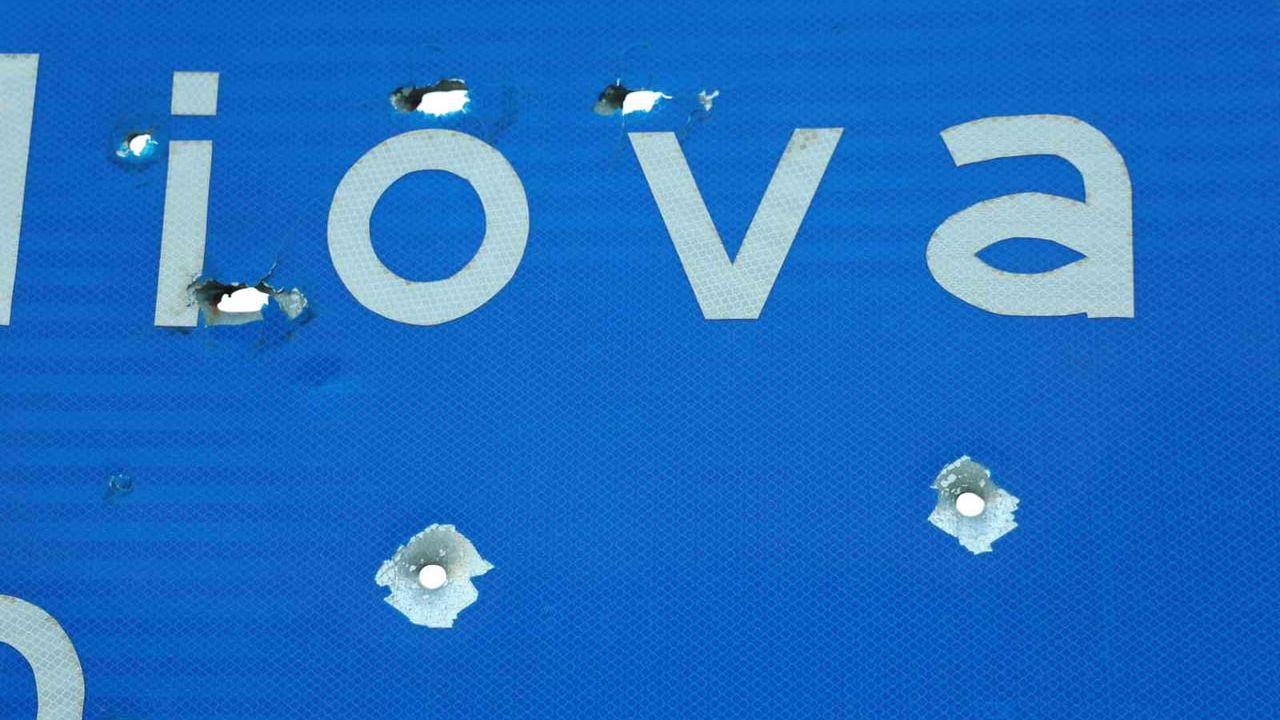 Aydın'da Trafik Levhaları Kurşunların Hedefi Oldu