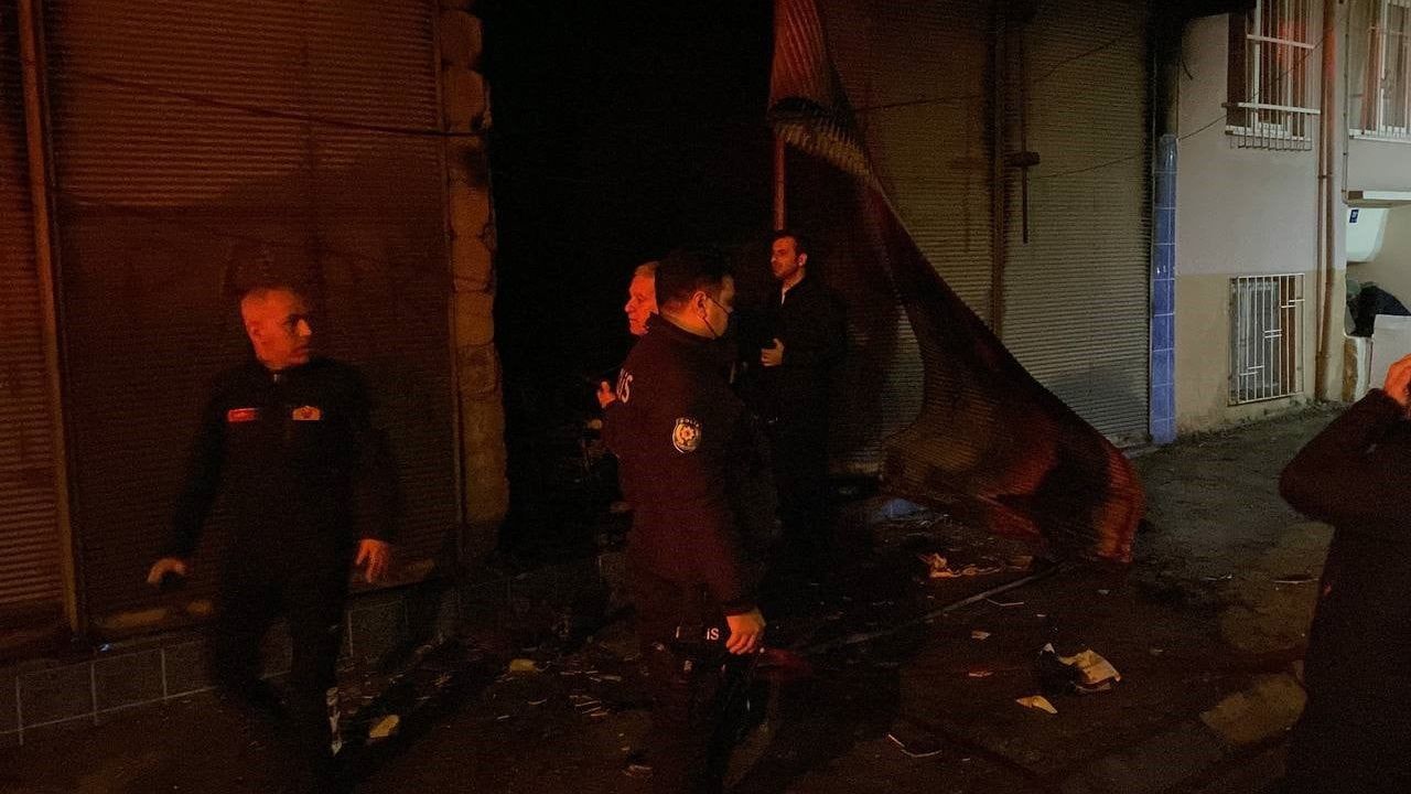 Aydın Efeler’de depo yangını: 2 kişi dumandan etkilendi