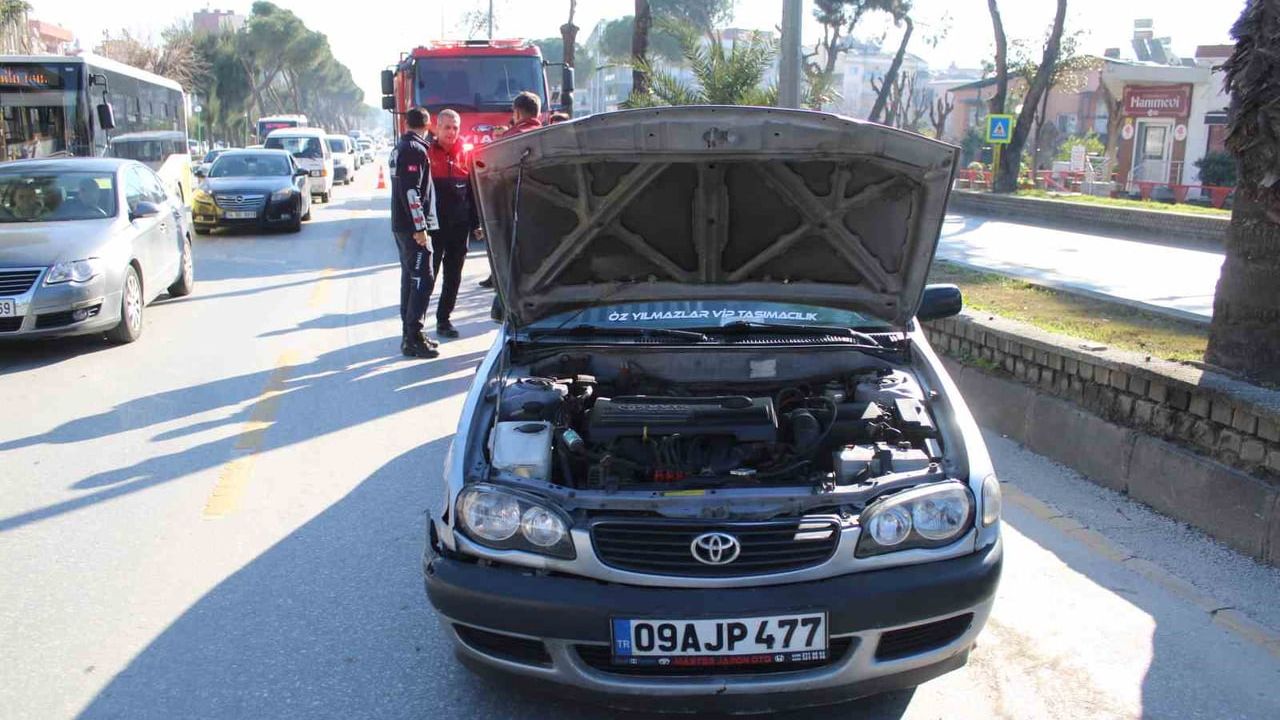 Aydın Efeler'de Minibüs ile Otomobil Çarpıştı: 1 Yaralı