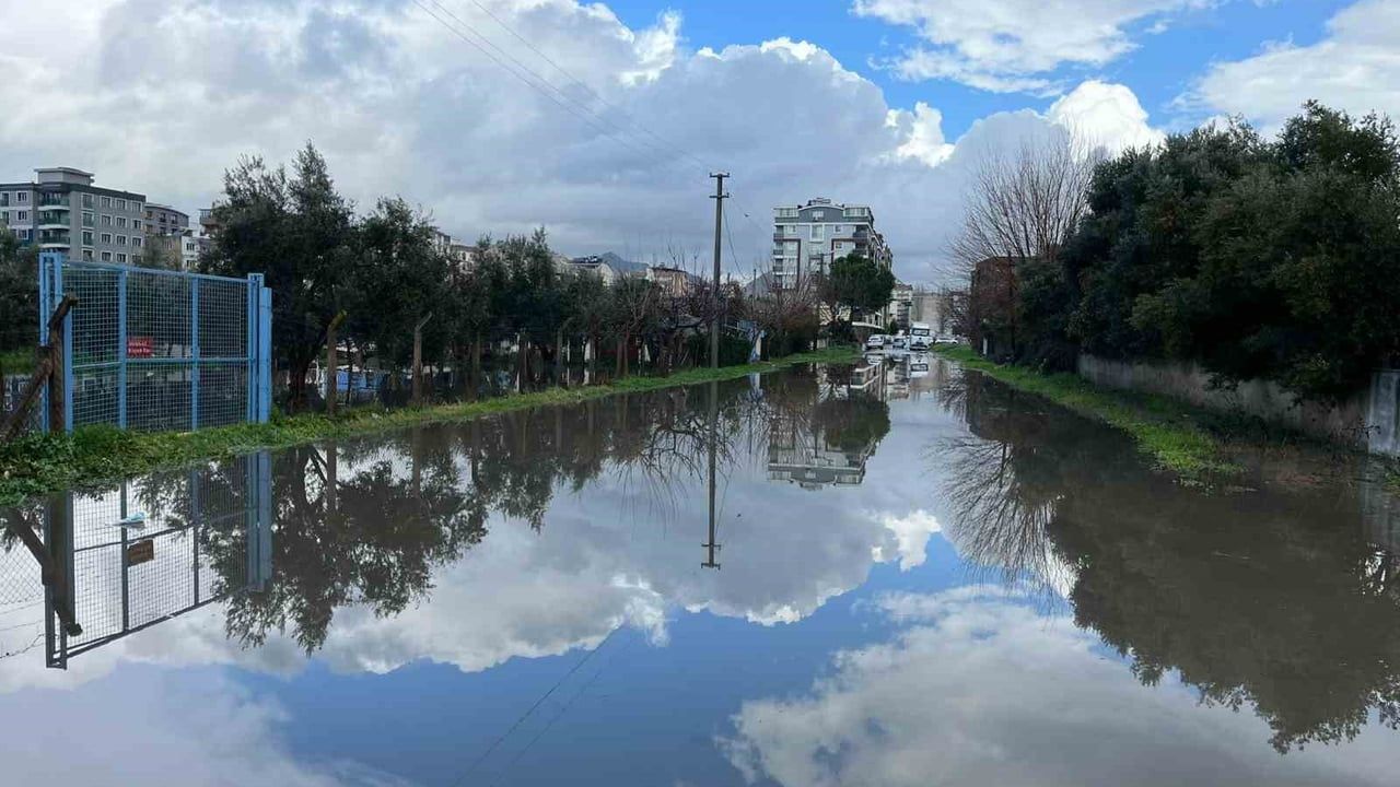 Aydın İncirliova'da Sağanak Hayatı Felç Etti