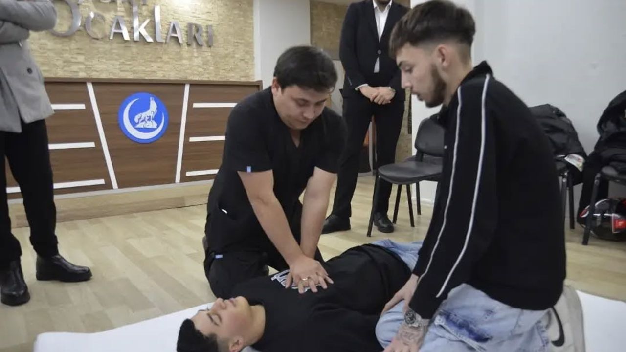 Aydın Ülkü Ocakları'ndan Gençlere Acil ve İlk Yardım Eğitimi