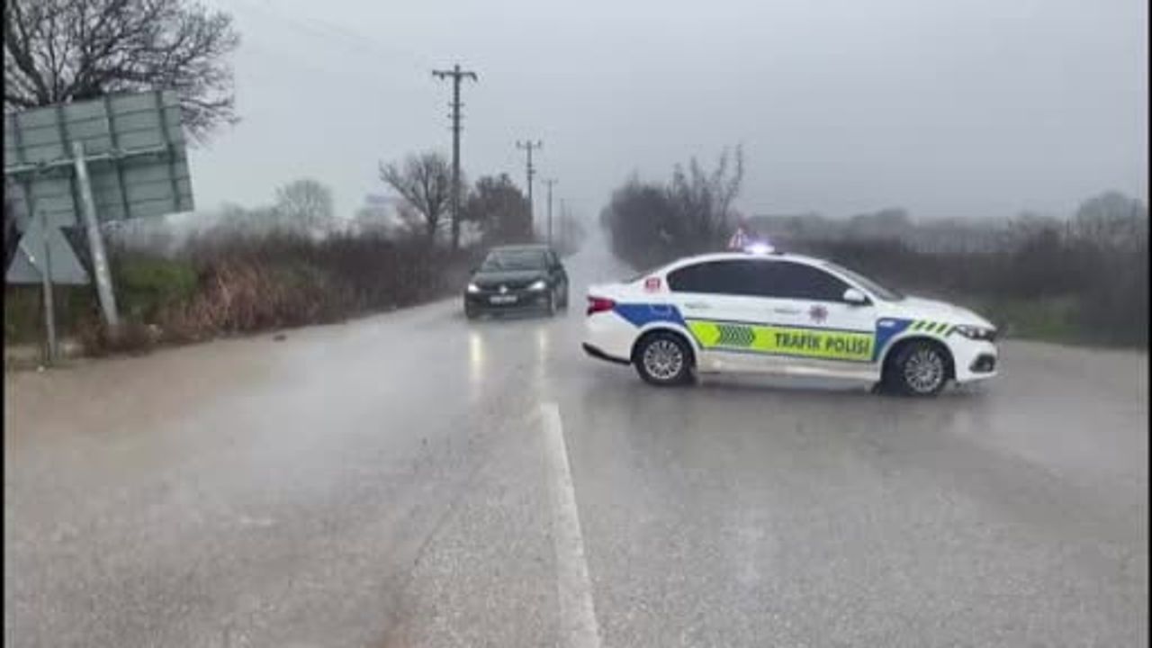 Ayvacık'ta Sağanak ve Fırtına: Tarım Arazileri Sular Altında