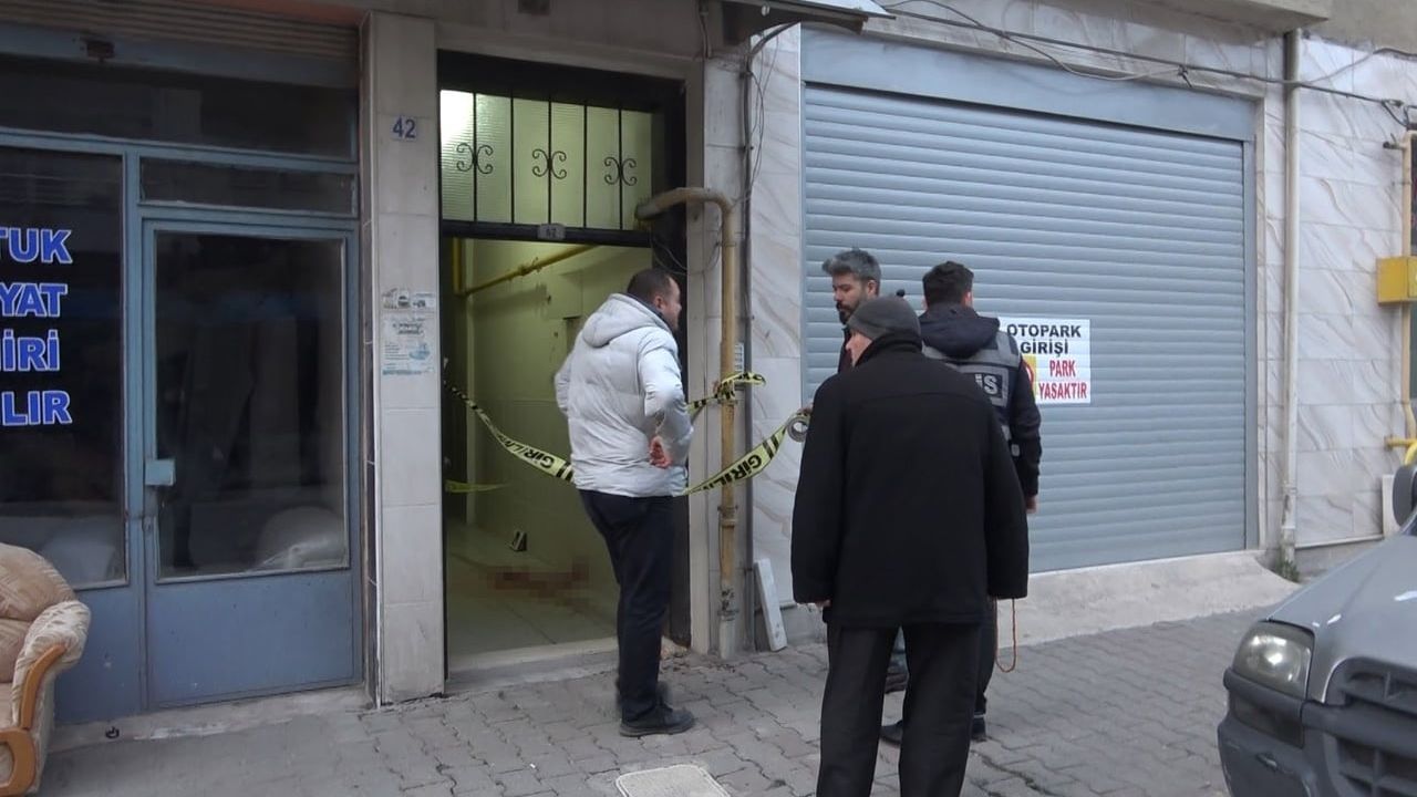 Bafra'da Darp Edilen Kişi Apartman Girişinde Ölü Bulundu