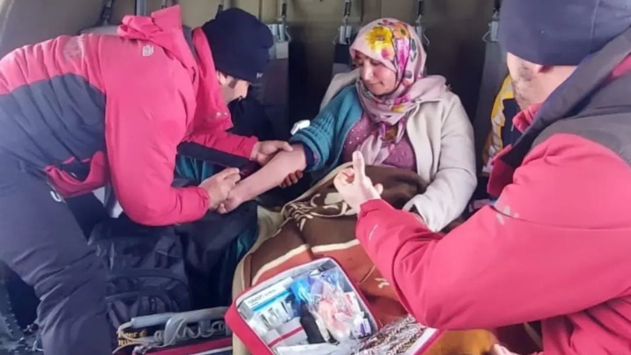 Bahçesaray’da 31 yaşındaki hamile hasta helikopterle Van’a sevk edildi