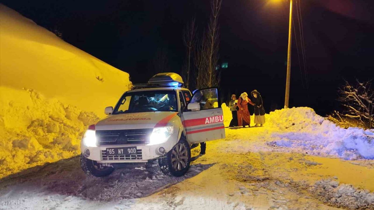Bahçesaray'da Hamile Kadın 5.5 Saatlik Çalışmayla Hastaneye Ulaşıldı