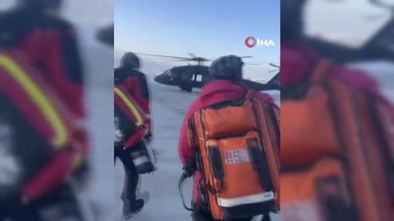 Bahçesaray'da helikopterle iki hasta Van'a sevk edildi