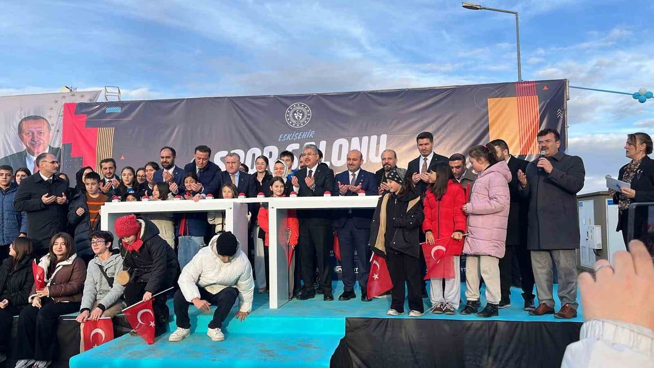 Bakan Bak: '12 Milyon Vatandaşa Yüzme Öğrettik' — Çankaya Kapalı Spor Salonu Temeli Atıldı