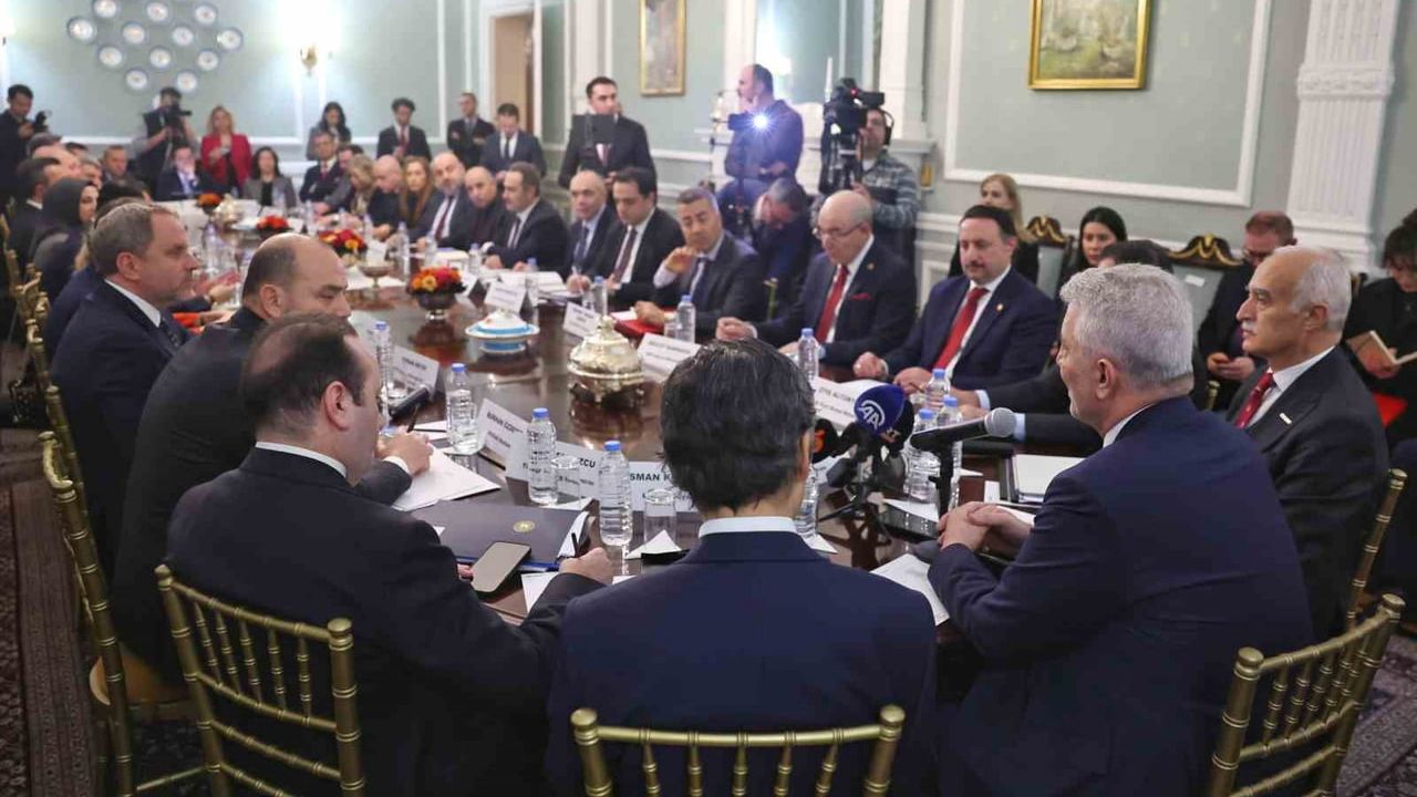 Bakan Bolat Londra'da: Birleşik Krallık’taki Türk İş İnsanlarıyla Buluştu