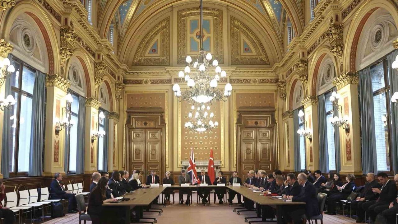 Bakan Bolat Londra'da JETCO 8. Dönem Toplantısına Katıldı: 16 Maddelik Eylem Planı İmzalandı