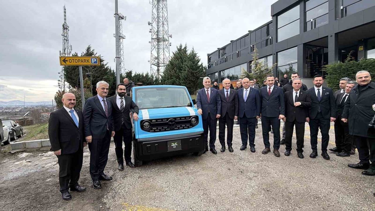 Bakan Bolat Volta V1'i İnceledi — Yerli Elektrikli Araçtan Etkilendi