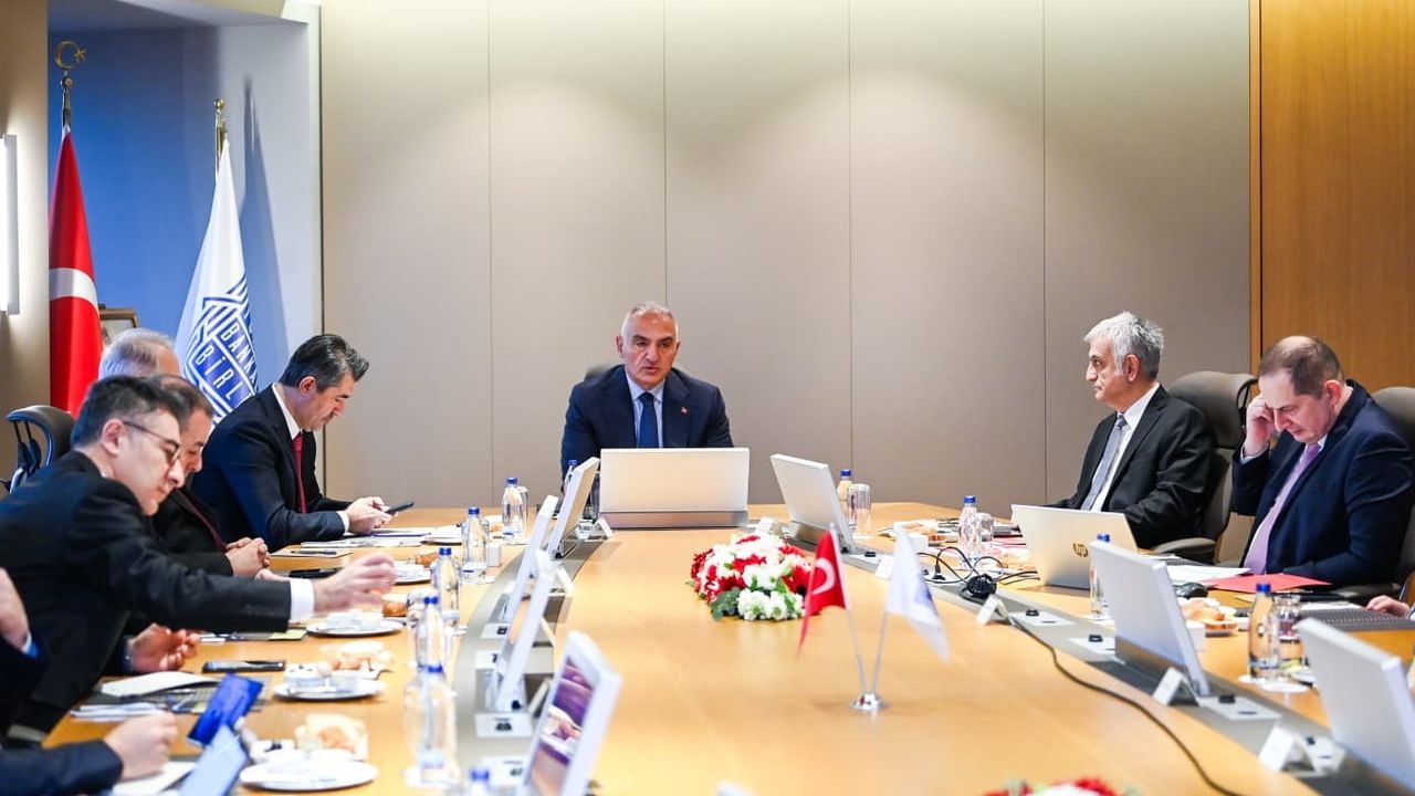 Bakan Ersoy: Turizm, Bölgesel Krizlere Rağmen Güçlü Performans Gösterdi