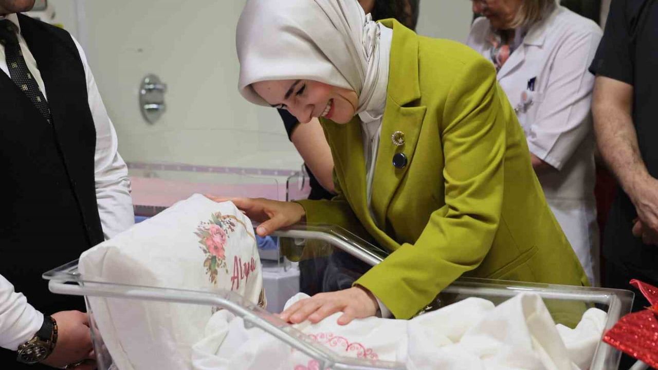 Bakan Göktaş Bilkent'te Yeni Doğanları Ziyaret Etti — Aile ve Nüfus Destekleri