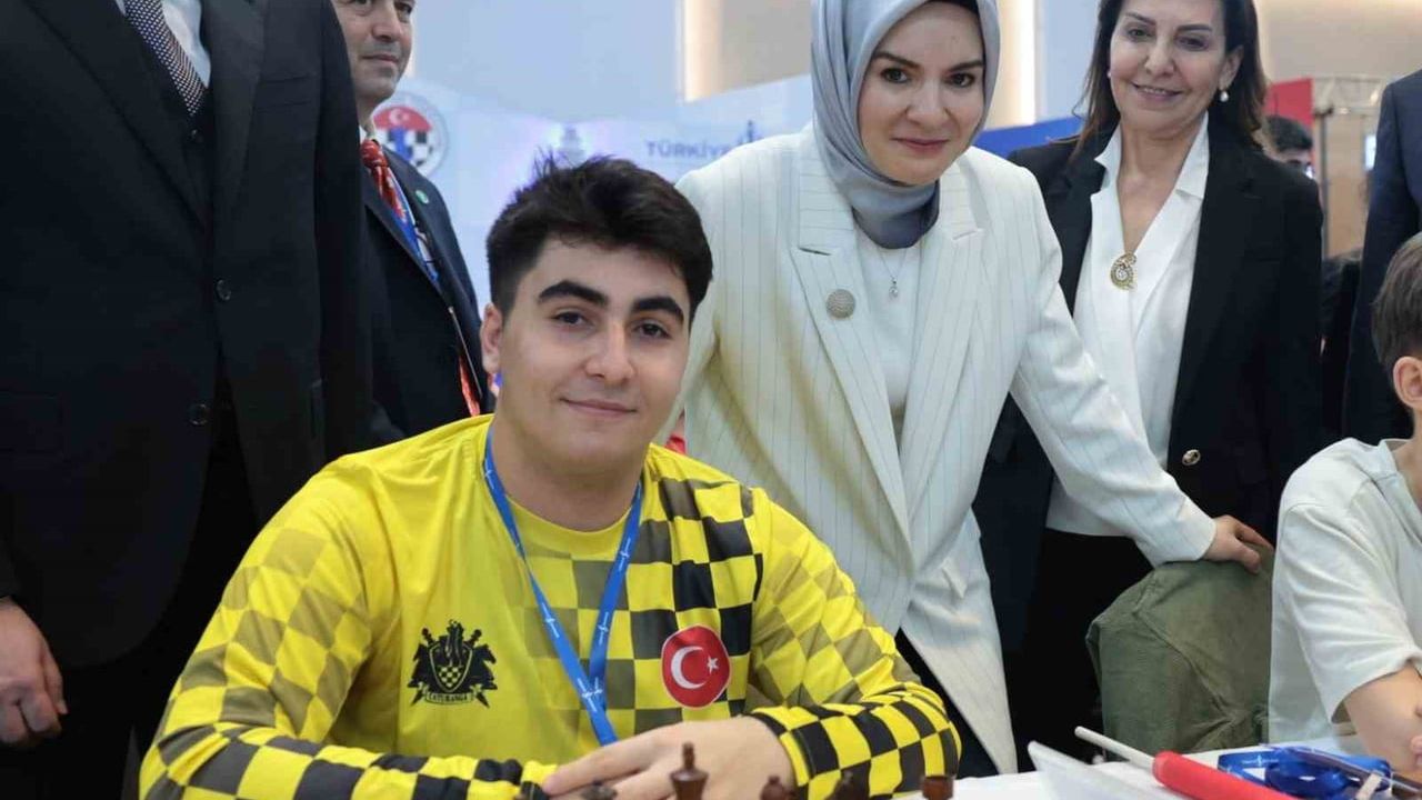 Bakan Göktaş, Miraç Melih Topuz'u Tebrik Etti — Yıldızlar Türkiye Şampiyonu