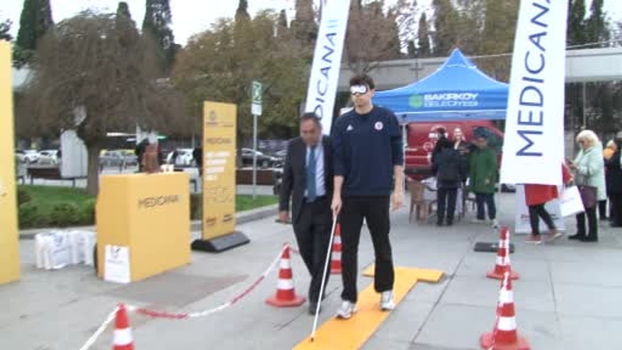 Bakırköy'de 'Empati Parkuru' ile Görme Engellilere Farkındalık