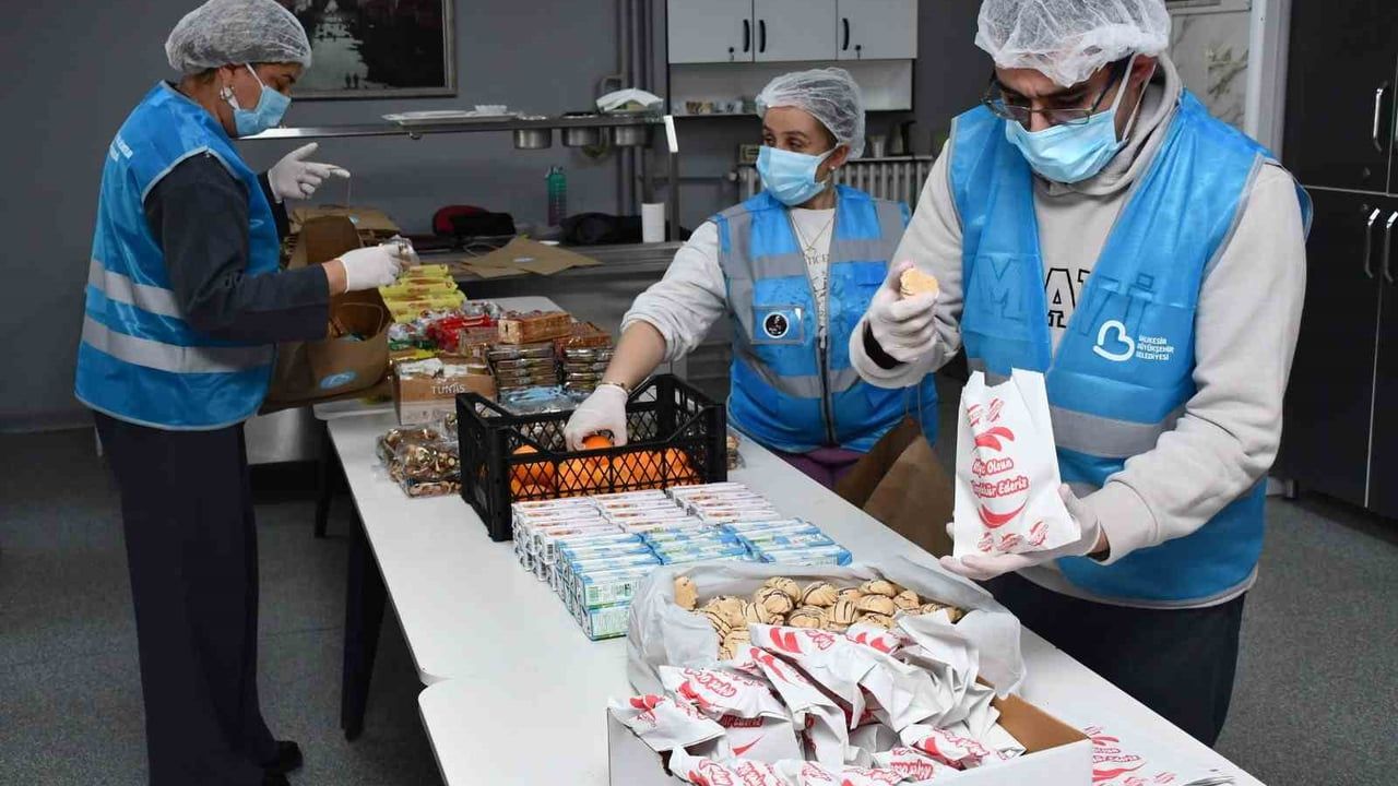 Balıkesir Büyükşehir’den 1-4. Sınıflara Beslenme Paketi Desteği