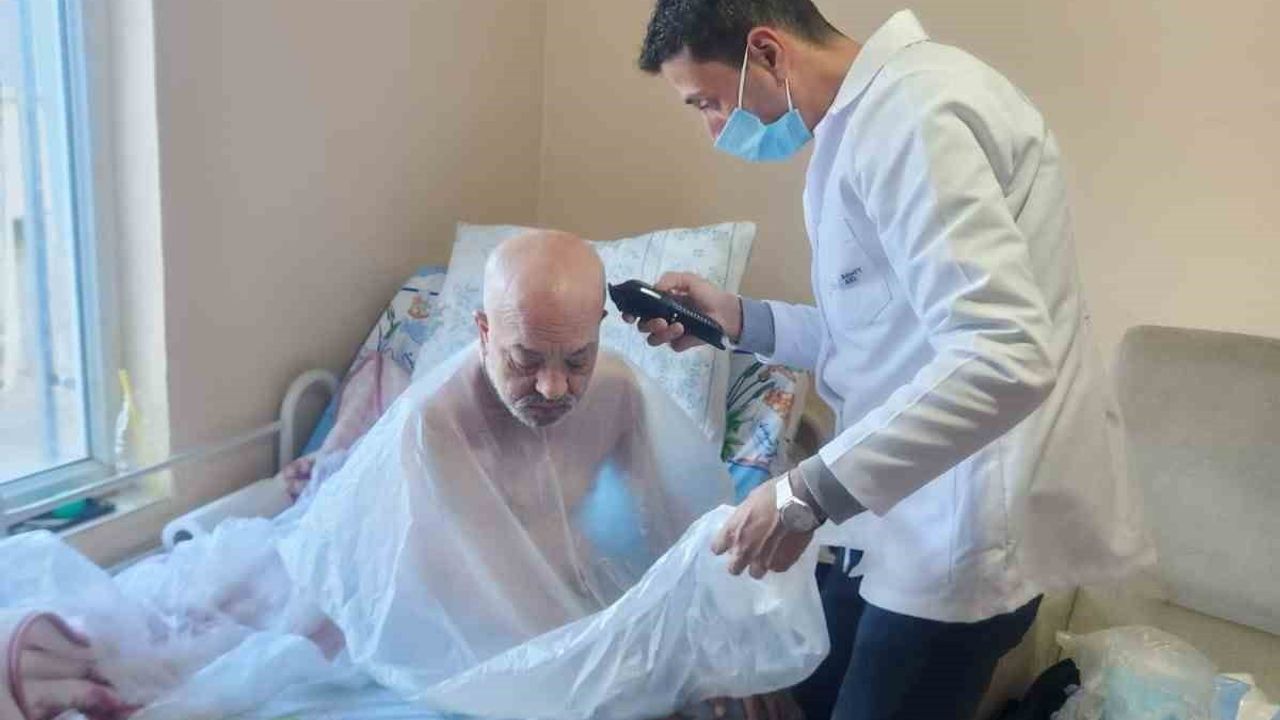 Balıkesir'de 'Yakın Berber' İlçe İlçe Ücretsiz Hizmet Veriyor