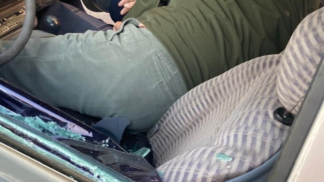 Balıkesir Karesi'de Kavşakta Trafik Kazası: 2 Yaralı, 1'i Ağır