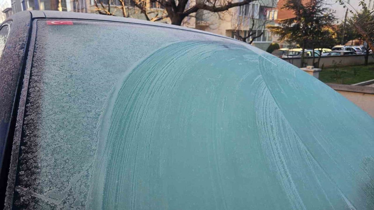 Bandırma'da Dondurucu Soğuk: Sıcaklık -7 Dereceye Düştü