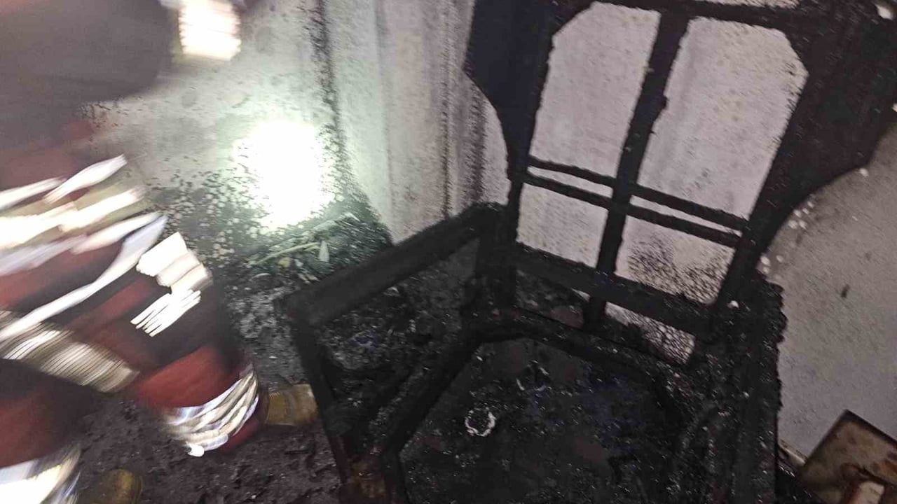 Bandırma'da Ev Yangını: 6 Kişi Tahliye Edildi