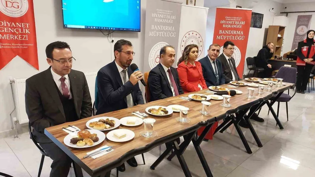 Bandırma'da Veli Seminerleri: İlk Grup Belgelerini Aldı