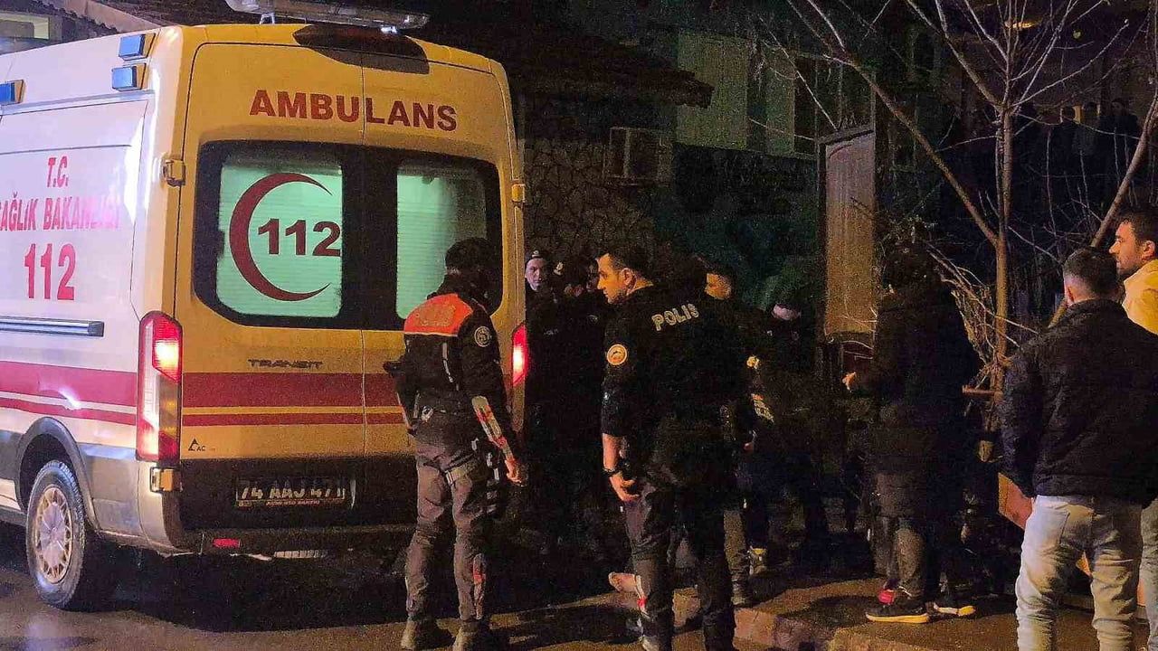 Bartın'da Akrabalar Arasında Bıçaklı Kavga: 2 Yaralı, 1'i Ağır