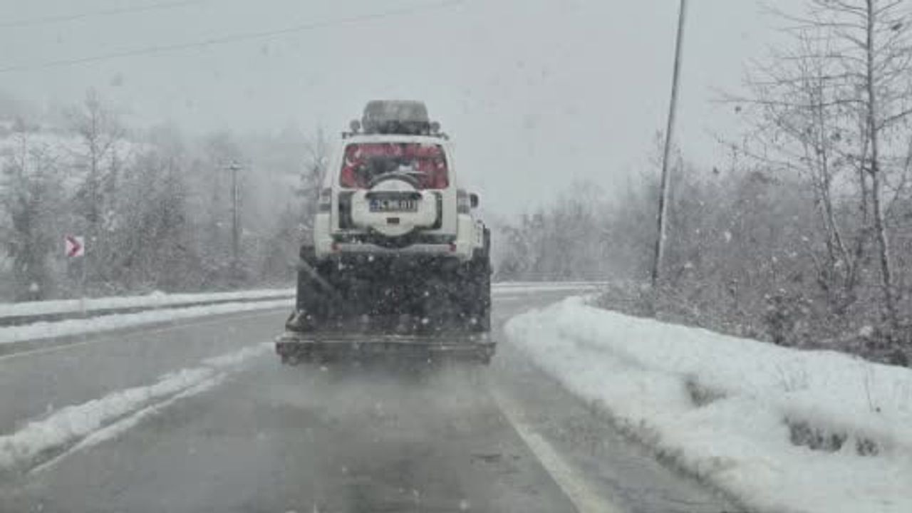 Bartın'da Paletli Ambulansla Mahsur Kalan 76 Yaşındaki Hasta Kurtarıldı