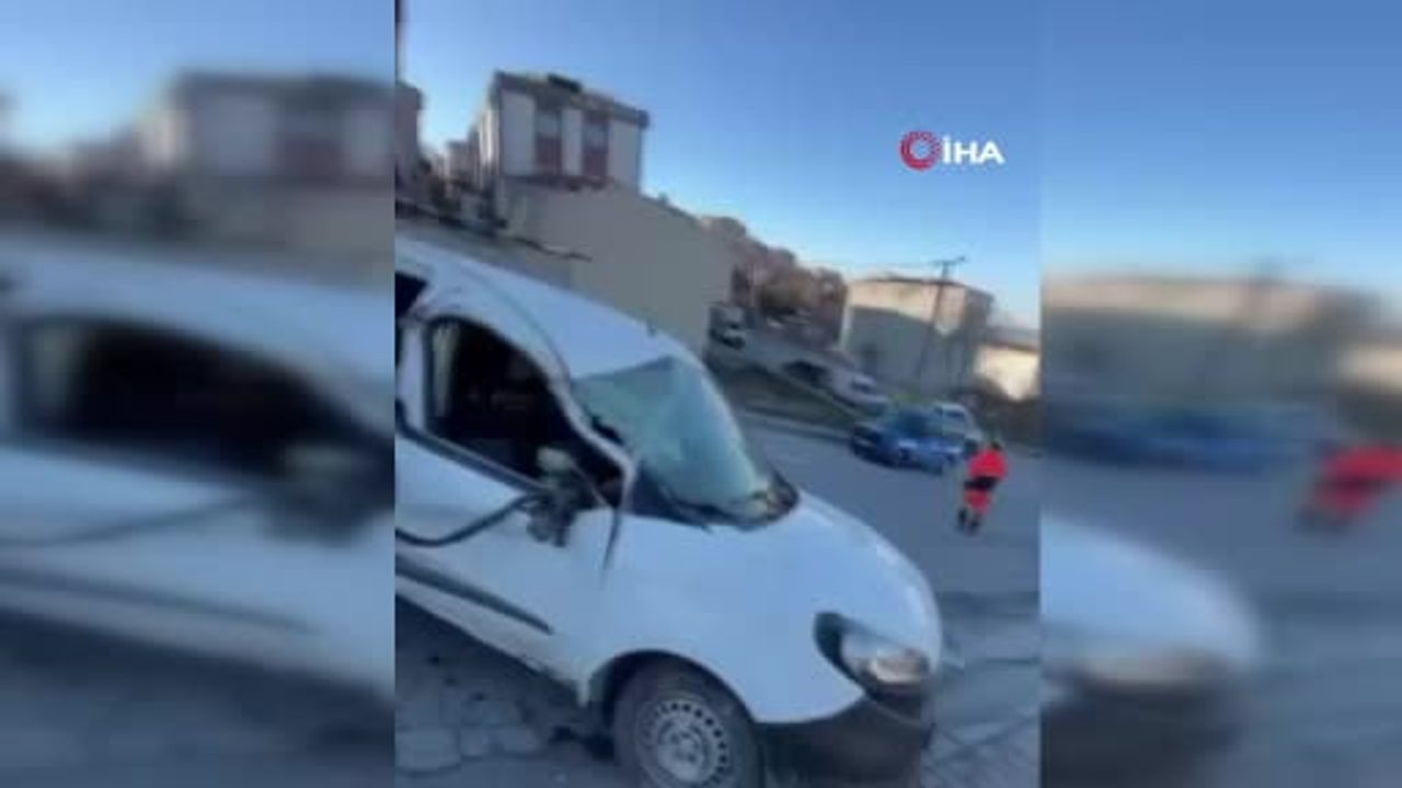 Başakşehir'de Kopan Vinç 2 Araca ve Binaya Çarptı
