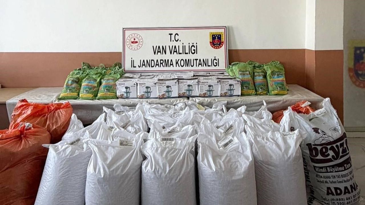 Başkale'de 3 milyon 65 bin TL Değerinde Gümrük Kaçağı Malzeme Ele Geçirildi