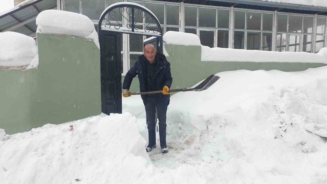 Başkale'de Taşımalı Eğitime Don ve Buzlanma Nedeniyle 1 Gün Ara (14 Ocak 2026)