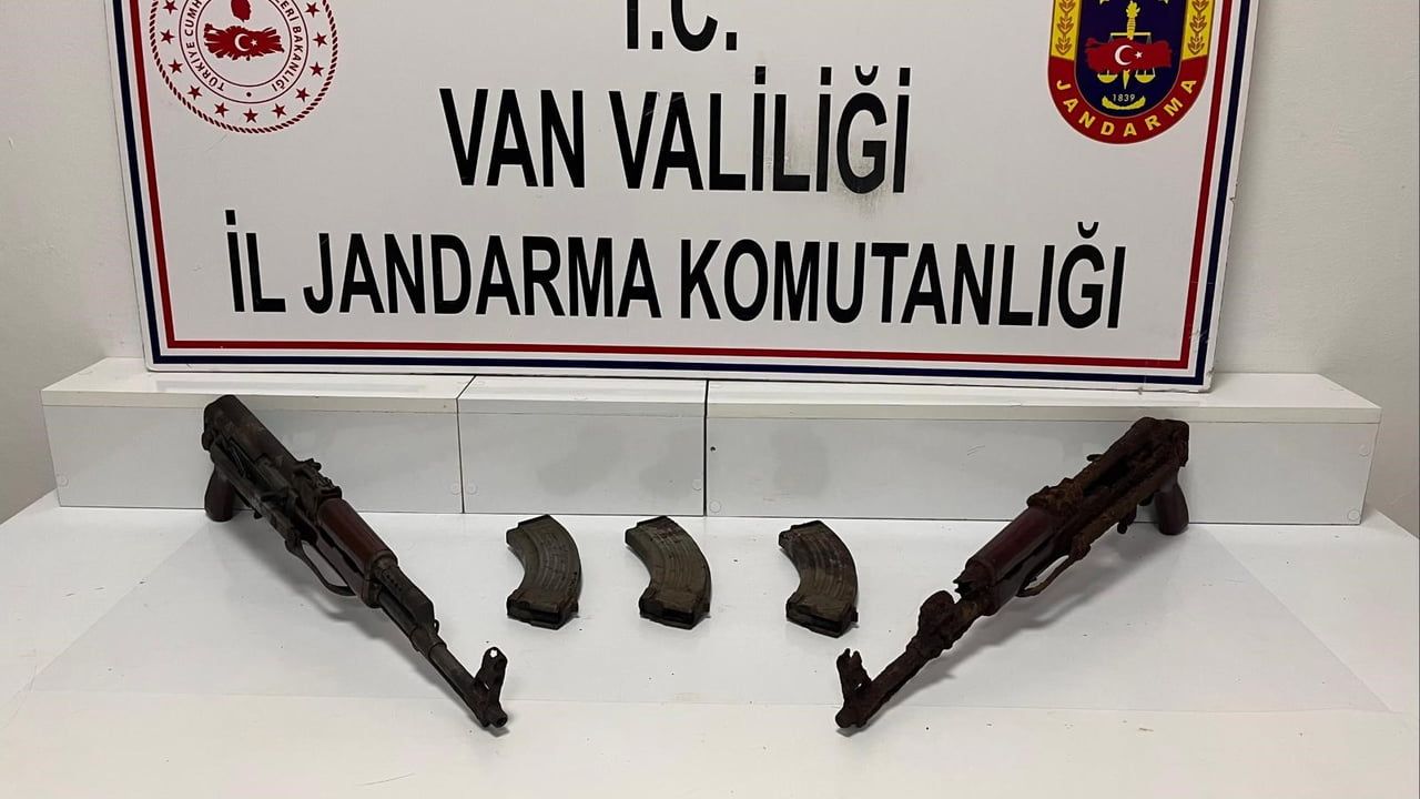 Başkale'de Uzun Namlulu Silah Ele Geçirildi: 2 Kalaşnikof ve 3 Şarjör