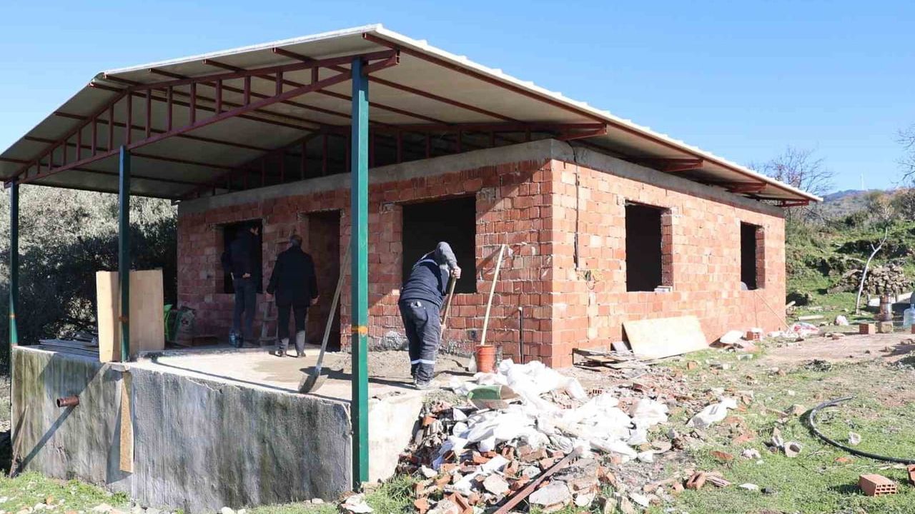 Başkan Arıcı Talimatıyla Kızılkaya'daki Yangınzedeye Ev Yapımı Başladı