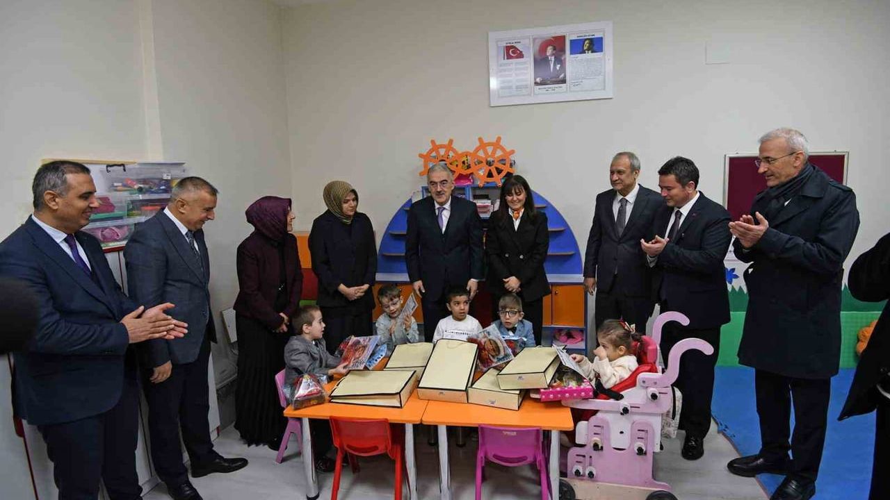 Başkan Aydın Şerife Bacı'da Özel Gereksinimli Çocukların Karne Sevincine Ortak Oldu