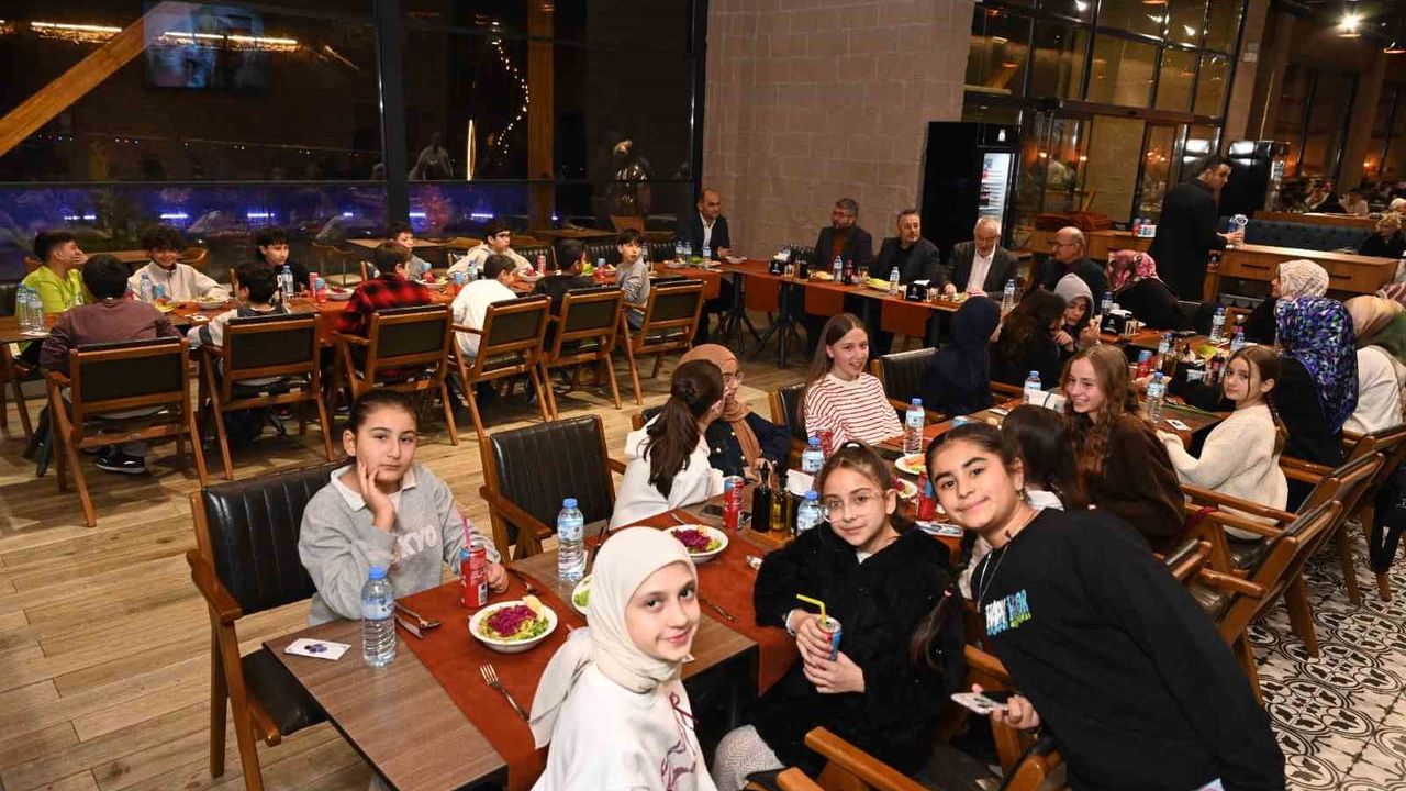 Başkan Başdeğirmen, Şampiyon Voleybol Takımını Tebrik Etti