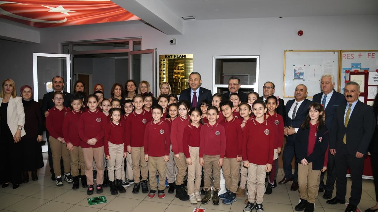 Başkan Genç, Trabzon'da Öğrencilerle Karne Heyecanını Paylaştı