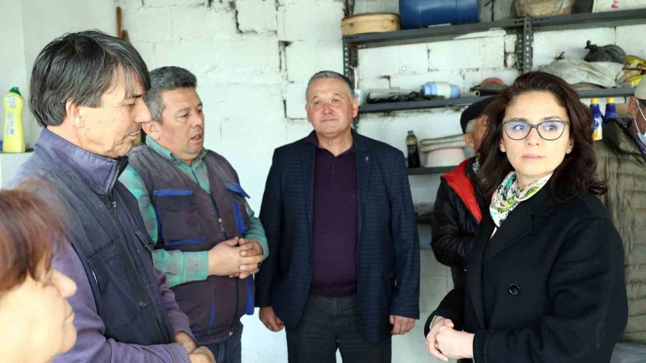 Başkan Gonca Köksal Aras, Denizova'daki Yangında Hasar Gören Aileyi Ziyaret Etti