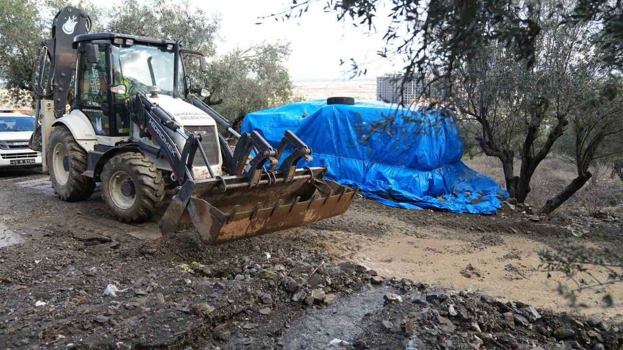 Başkan Şimşek, Manisa'daki Sağanak Sonrası Şehzadeler Mahallelerini İnceledi