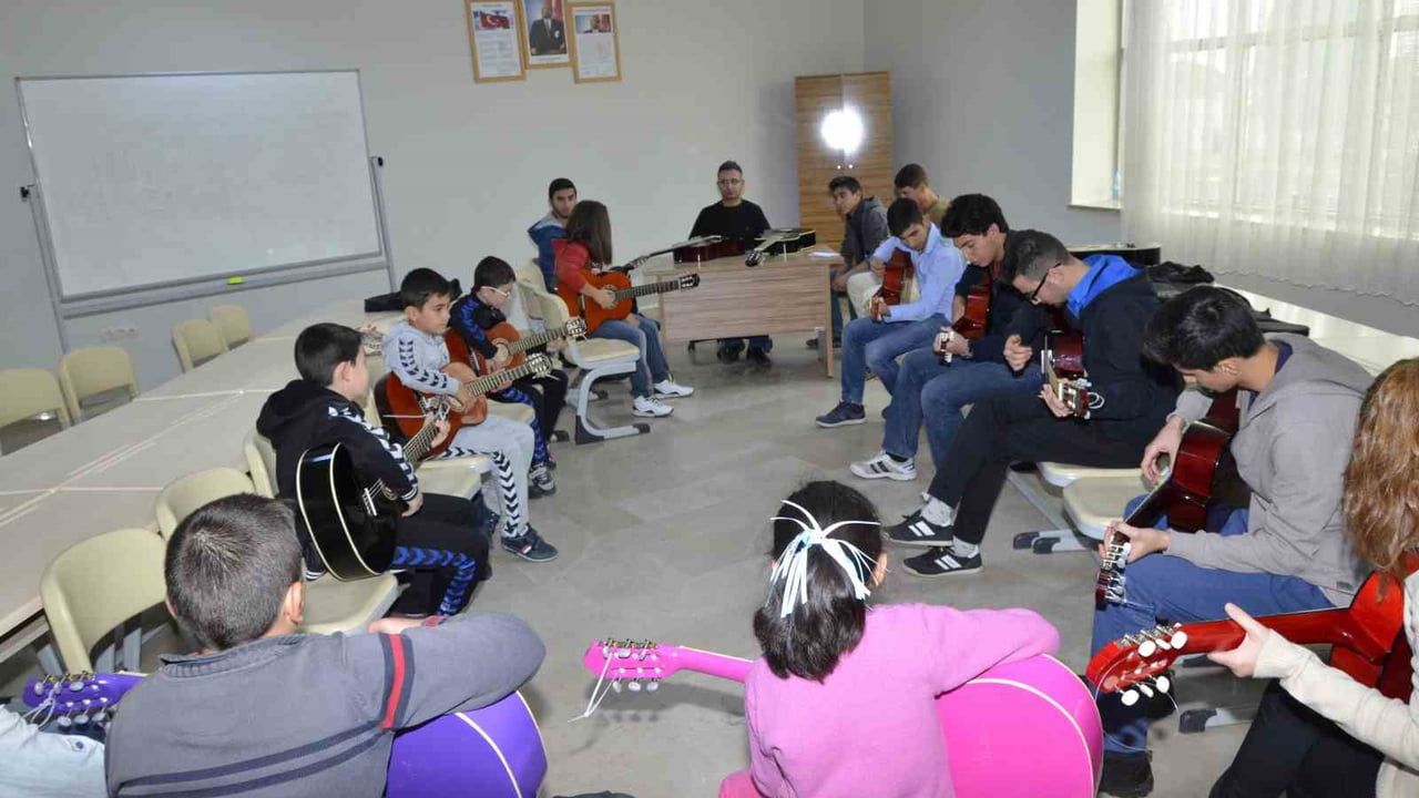 Başkan Sunar’dan 7-16 Yaş Çocuklara Ücretsiz Hafta Sonu Kursu Daveti