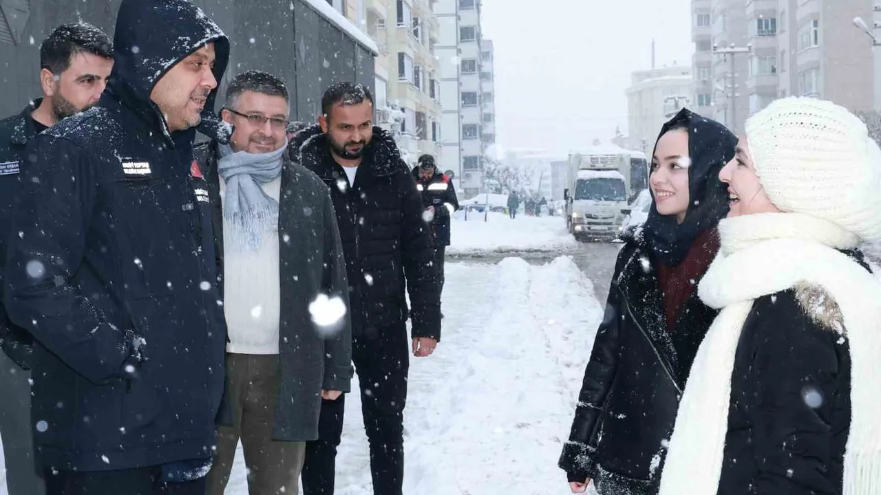 Başkan Toptaş: 141 Mahallede Karla Mücadele Aralıksız Sürüyor