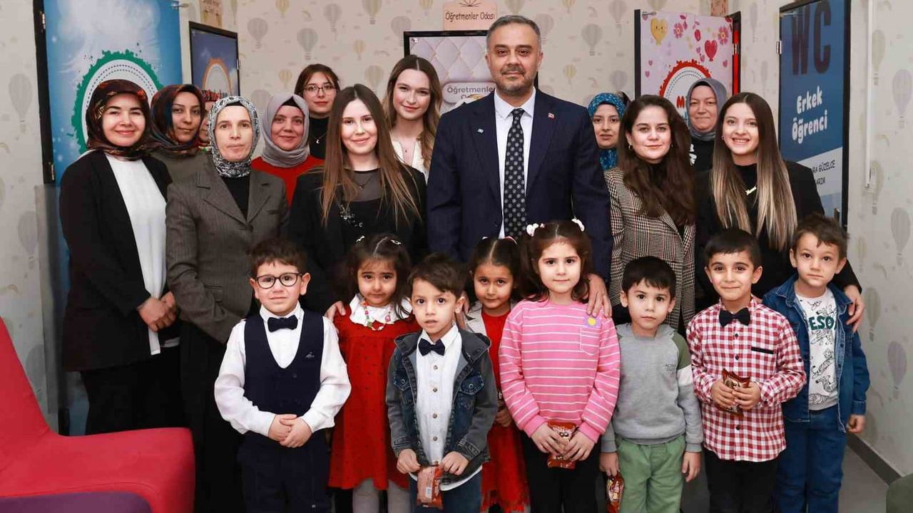 Başkan Toptaş’a Karne Programında Doğum Günü Sürprizi