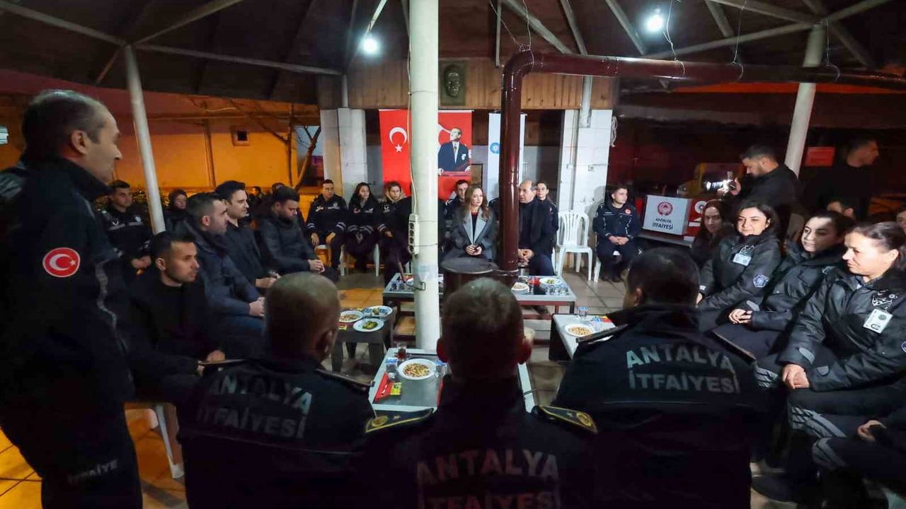 Başkan Vekili Büşra Özdemir 2026'yi İtfaiye Personeliyle Karşıladı