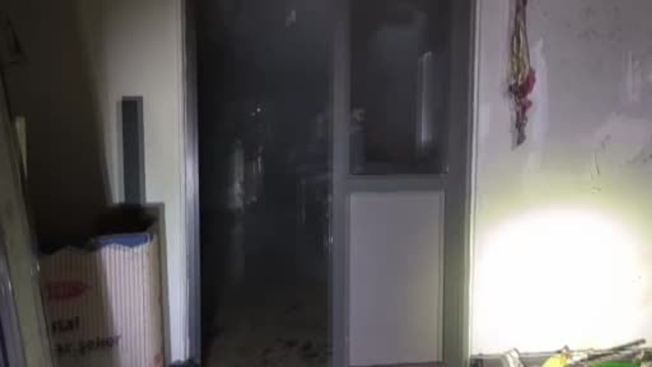 Batman'da Market Deposu Yangını Söndürüldü