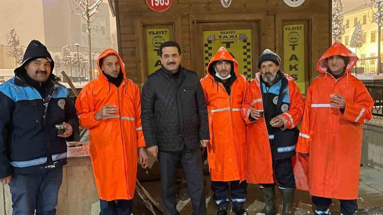 Battalgazi Belediyesi Gece Boyu Karla Mücadelede Sahadaydı