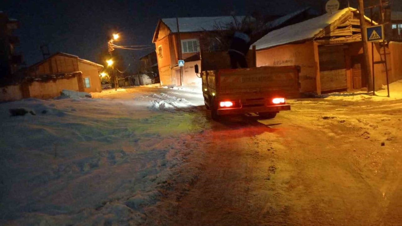 Battalgazi'de Karla Mücadele ve Tuzlama Mesaisi