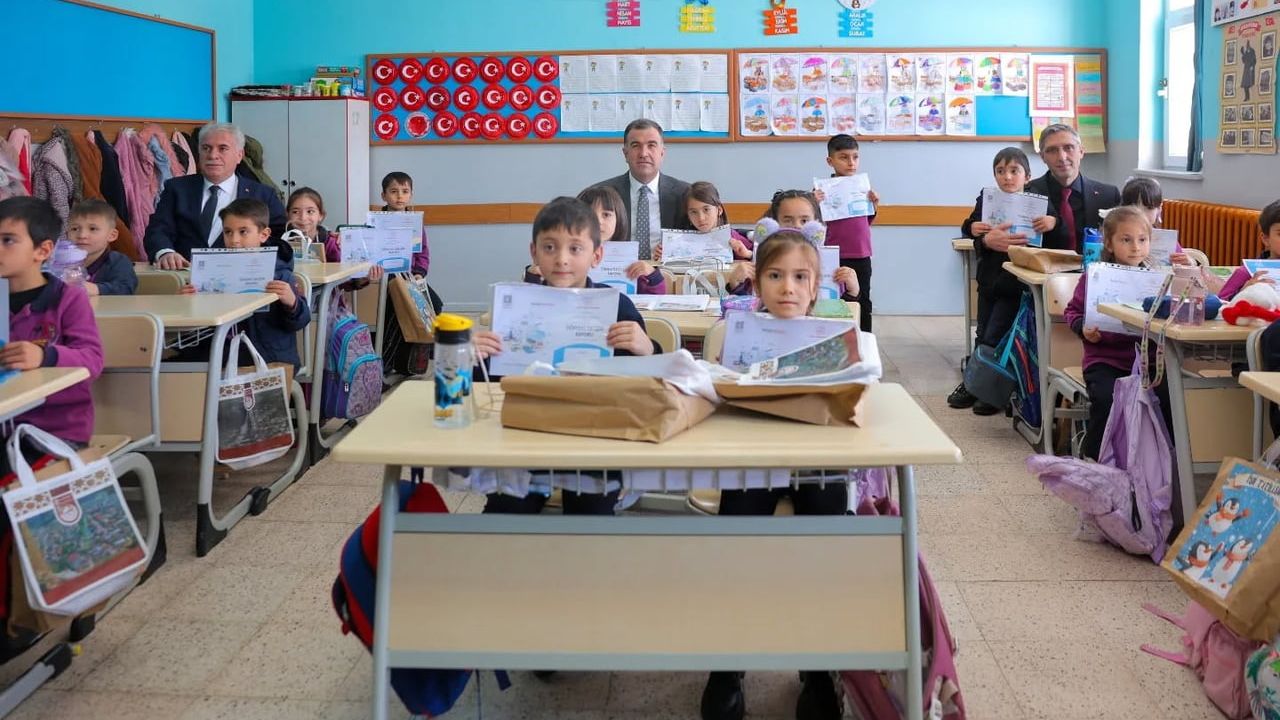 Bayburt’ta 14 bin 319 Öğrencinin Karne Sevinci