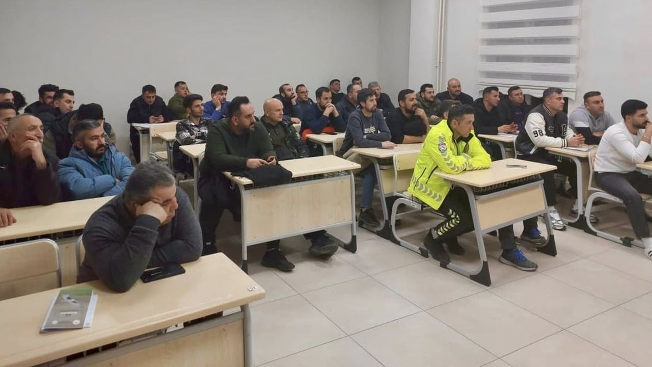 Bayburt'ta 40 Kişiye Avcılık Belgesi: 4 Günlük DKMP Eğitimi Tamamlandı