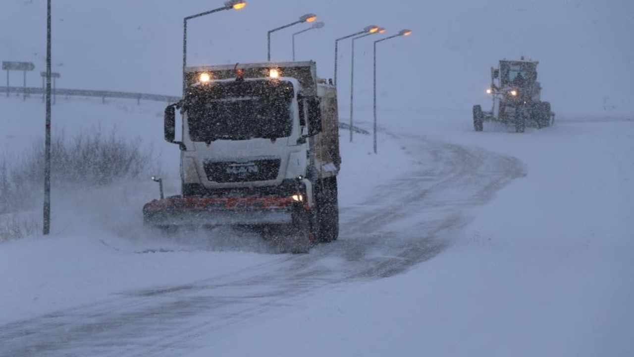 Bayburt'ta çığ ve buzlanma tehlikesi: Salmankaş ile Araklı yolu uyarısı