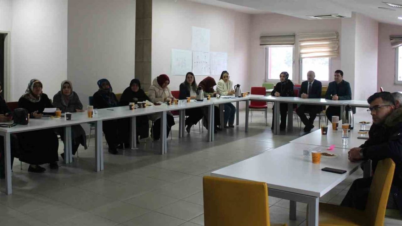 Bayburt'ta koruyucu ailelere 1. Kademe Temel Eğitim