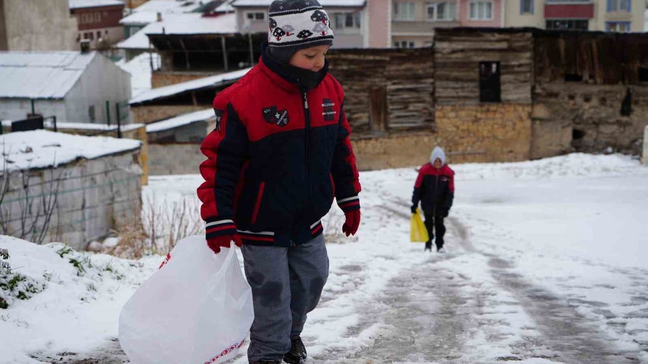 Bayburt'ta Kuvvetli Kar Yağışı ve Rüzgâr Uyarısı