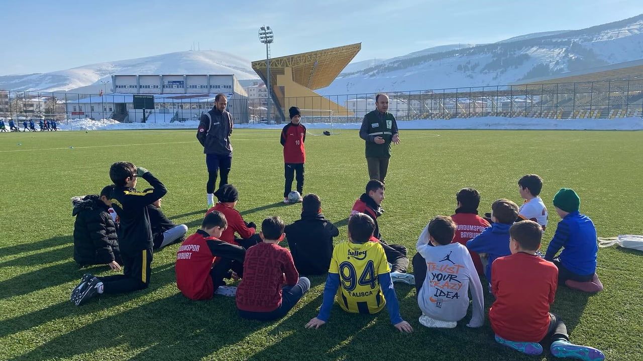 Bayburt’ta Minik Sporculara Bilinçli Teknoloji ve Sağlıklı Yaşam Eğitimi